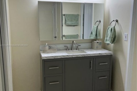 Copropriété à louer à Hollywood, Floride: 2 chambres, 111.2 m2 № 1465672 - photo 19