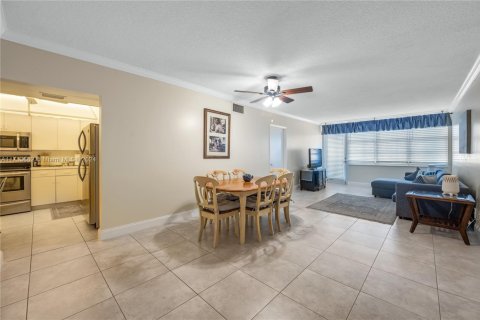 Copropriété à louer à Hollywood, Floride: 2 chambres, 111.2 m2 № 1465672 - photo 6