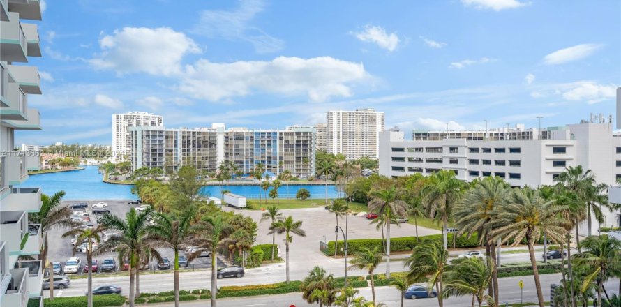 Condo à Hollywood, Floride, 2 chambres № 1465672