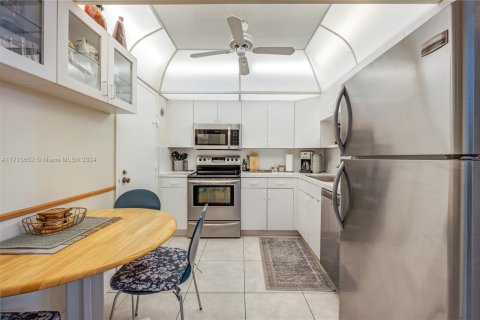 Copropriété à louer à Hollywood, Floride: 2 chambres, 111.2 m2 № 1465672 - photo 8