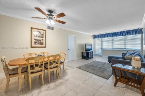 Copropriété à louer à Hollywood, Floride: 2 chambres, 111.2 m2 № 1465672 - photo 2