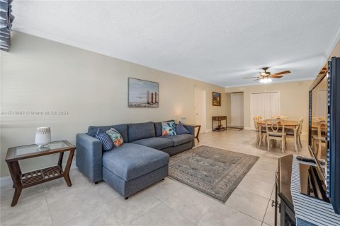 Copropriété à louer à Hollywood, Floride: 2 chambres, 111.2 m2 № 1465672 - photo 3