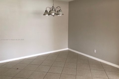 House in Plantation, Florida 3 bedrooms, 203.92 sq.m. № 1790625 - photo 8