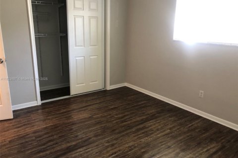 House in Plantation, Florida 3 bedrooms, 203.92 sq.m. № 1790625 - photo 16