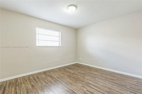 House in Plantation, Florida 3 bedrooms, 203.92 sq.m. № 1790625 - photo 22