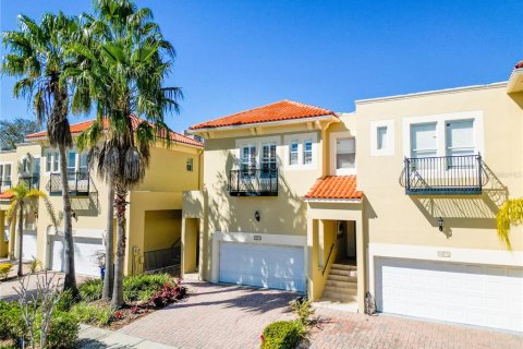 Adosado en venta en Tampa, Florida, 3 dormitorios, 218.69 m2 № 1837426 - foto 1