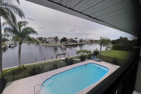 Снять в аренду таунхаус в Пунта-Горда, Флорида 5 комнат, 105.63м2, № 1898753 - фото 8