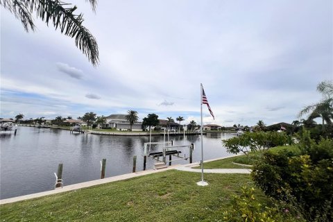 Снять в аренду таунхаус в Пунта-Горда, Флорида 5 комнат, 105.63м2, № 1898753 - фото 4