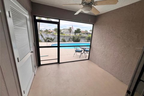 Снять в аренду таунхаус в Пунта-Горда, Флорида 5 комнат, 105.63м2, № 1898753 - фото 23