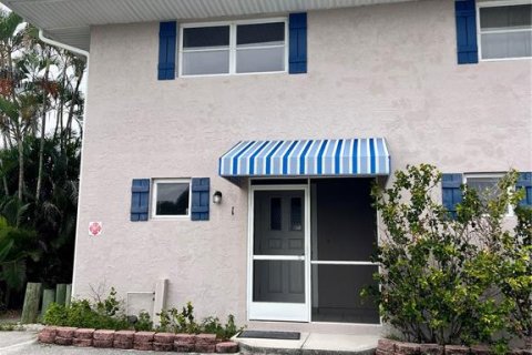 Снять в аренду таунхаус в Пунта-Горда, Флорида 5 комнат, 105.63м2, № 1898753 - фото 2