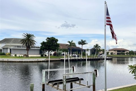 Снять в аренду таунхаус в Пунта-Горда, Флорида 5 комнат, 105.63м2, № 1898753 - фото 3