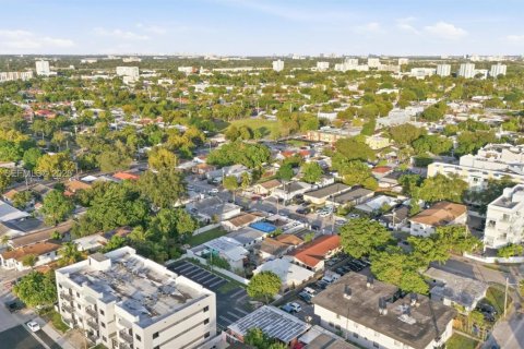 House in Miami, Florida 2 bedrooms, 93.65 sq.m. № 1986909 - photo 15