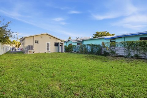 House in Miami, Florida 2 bedrooms, 93.65 sq.m. № 1986909 - photo 18