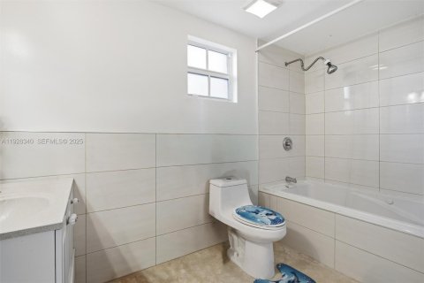 House in Miami, Florida 2 bedrooms, 93.65 sq.m. № 1986909 - photo 28