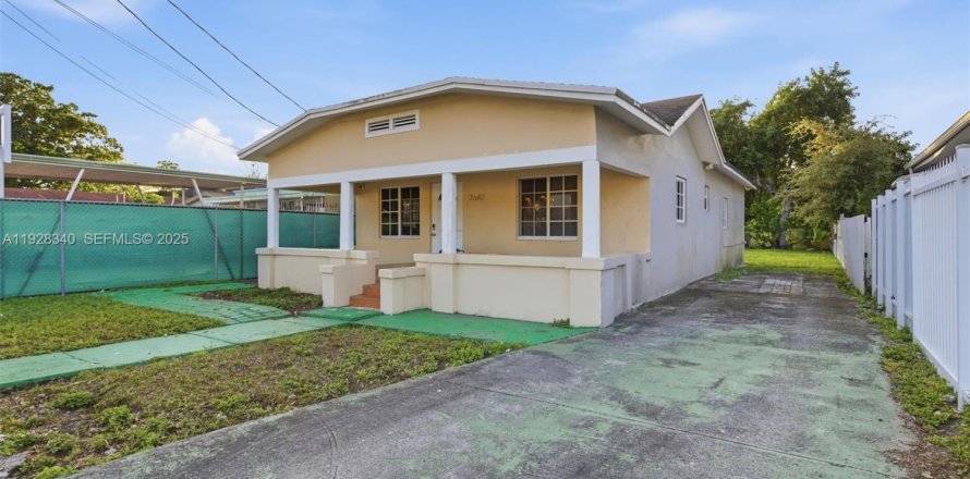 House in Miami, Florida 2 bedrooms, 93.65 sq.m. № 1986909