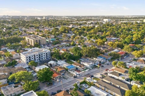 House in Miami, Florida 2 bedrooms, 93.65 sq.m. № 1986909 - photo 13