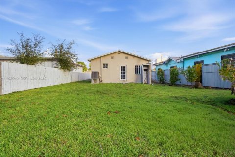 House in Miami, Florida 2 bedrooms, 93.65 sq.m. № 1986909 - photo 19