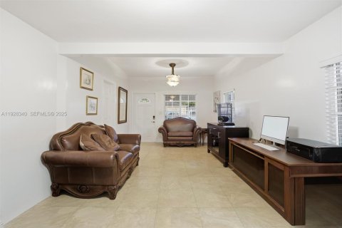 House in Miami, Florida 2 bedrooms, 93.65 sq.m. № 1986909 - photo 21