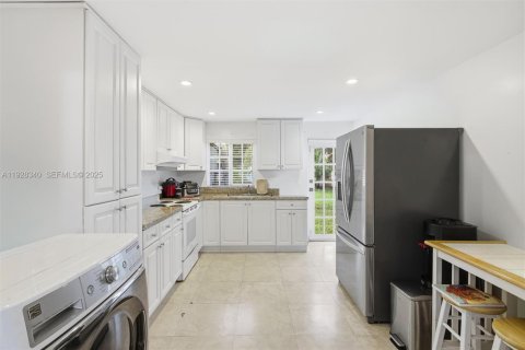 House in Miami, Florida 2 bedrooms, 93.65 sq.m. № 1986909 - photo 22