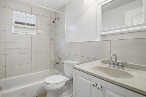 House in Miami, Florida 2 bedrooms, 93.65 sq.m. № 1986909 - photo 29