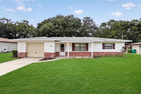 House in Lady Lake, Florida 2 bedrooms, 100.33 sq.m. № 2198597