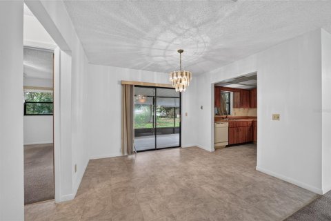 Villa ou maison à vendre à Lady Lake, Floride: 2 chambres, 100.33 m2 № 2198597 - photo 4
