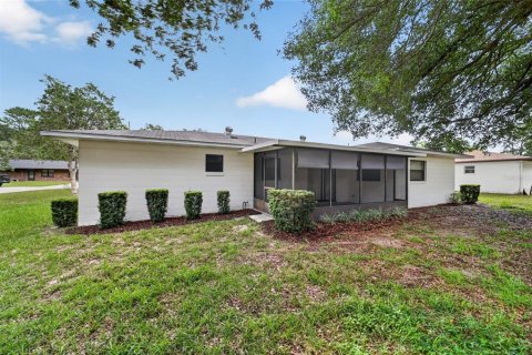 Villa ou maison à vendre à Lady Lake, Floride: 2 chambres, 100.33 m2 № 2198597 - photo 15