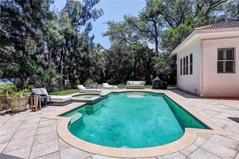 Casa en venta en Tampa, Florida, 5 dormitorios, 392.42 m2 № 2433457 - foto 10