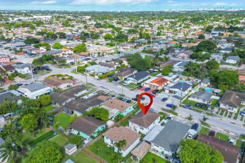 Commercial property in Miami, Florida 98.2 sq.m. № 1950800 - photo 6