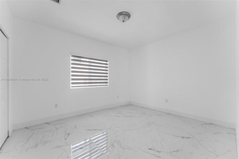 Commercial property in Miami, Florida 98.2 sq.m. № 1950800 - photo 19