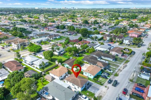 Commercial property in Miami, Florida 98.2 sq.m. № 1950800 - photo 5