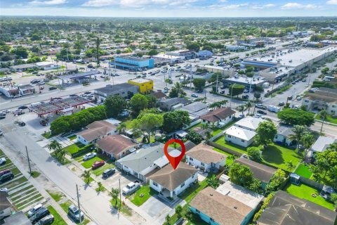 Commercial property in Miami, Florida 98.2 sq.m. № 1950800 - photo 7