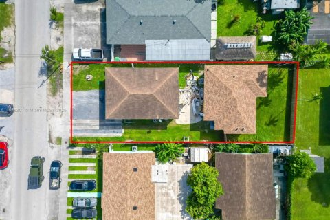 Commercial property in Miami, Florida 98.2 sq.m. № 1950800 - photo 3