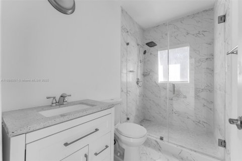 Commercial property in Miami, Florida 98.2 sq.m. № 1950800 - photo 14