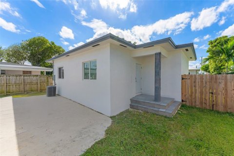 Commercial property in Miami, Florida 98.2 sq.m. № 1950800 - photo 24