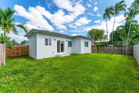 Commercial property in Miami, Florida 98.2 sq.m. № 1950800 - photo 22