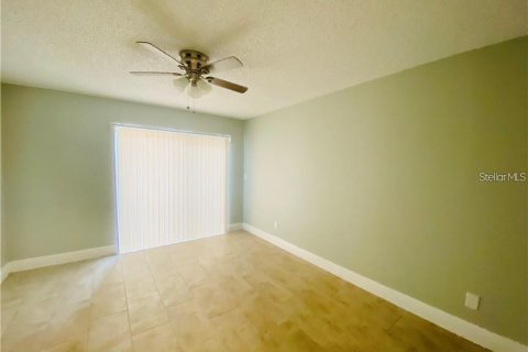 Villa ou maison à louer à Auburndale, Floride: 2 chambres, 95.22 m2 № 2385654 - photo 8