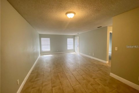 Villa ou maison à louer à Auburndale, Floride: 2 chambres, 95.22 m2 № 2385654 - photo 5