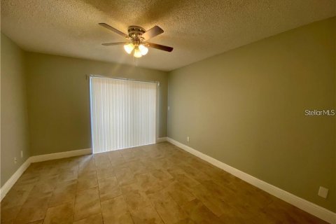 Villa ou maison à louer à Auburndale, Floride: 2 chambres, 95.22 m2 № 2385654 - photo 6