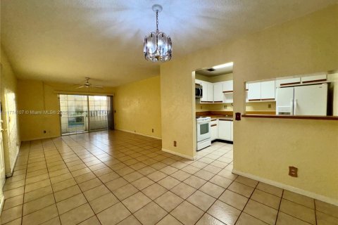 Copropriété à vendre à Miami, Floride: 2 chambres, 93.18 m2 № 1692827 - photo 7