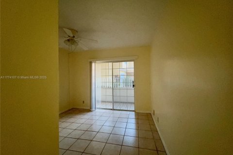 Copropriété à vendre à Miami, Floride: 2 chambres, 93.18 m2 № 1692827 - photo 12
