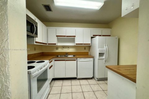 Copropriété à vendre à Miami, Floride: 2 chambres, 93.18 m2 № 1692827 - photo 8