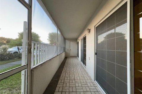 Copropriété à vendre à Miami, Floride: 2 chambres, 93.18 m2 № 1692827 - photo 28