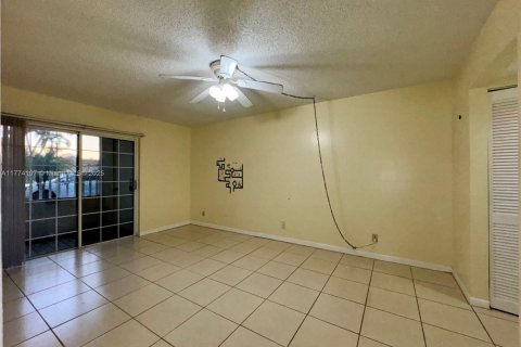 Copropriété à vendre à Miami, Floride: 2 chambres, 93.18 m2 № 1692827 - photo 17