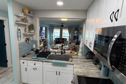 Copropriété à louer à Saint Petersburg, Floride: 2 chambres, 68.75 m2 № 2379186 - photo 3