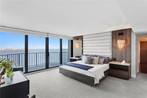 Condo in Tampa, Florida, 4 bedrooms  № 1919328 - photo 17