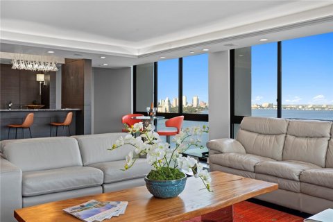 Condo in Tampa, Florida, 4 bedrooms  № 1919328 - photo 9