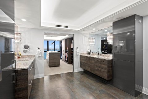 Condo in Tampa, Florida, 4 bedrooms  № 1919328 - photo 29