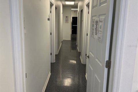 Immobilier commercial à louer à Tampa, Floride: 306.58 m2 № 2116394 - photo 4