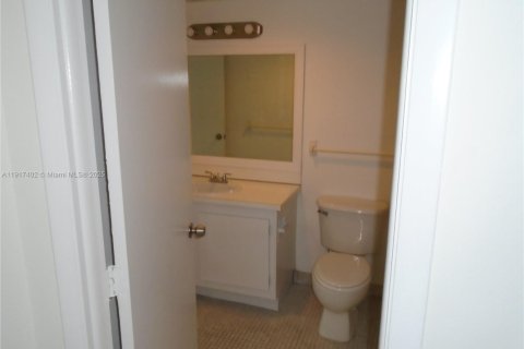 Copropriété à louer à Lauderhill, Floride: 2 chambres, 90.3 m2 № 2016779 - photo 25